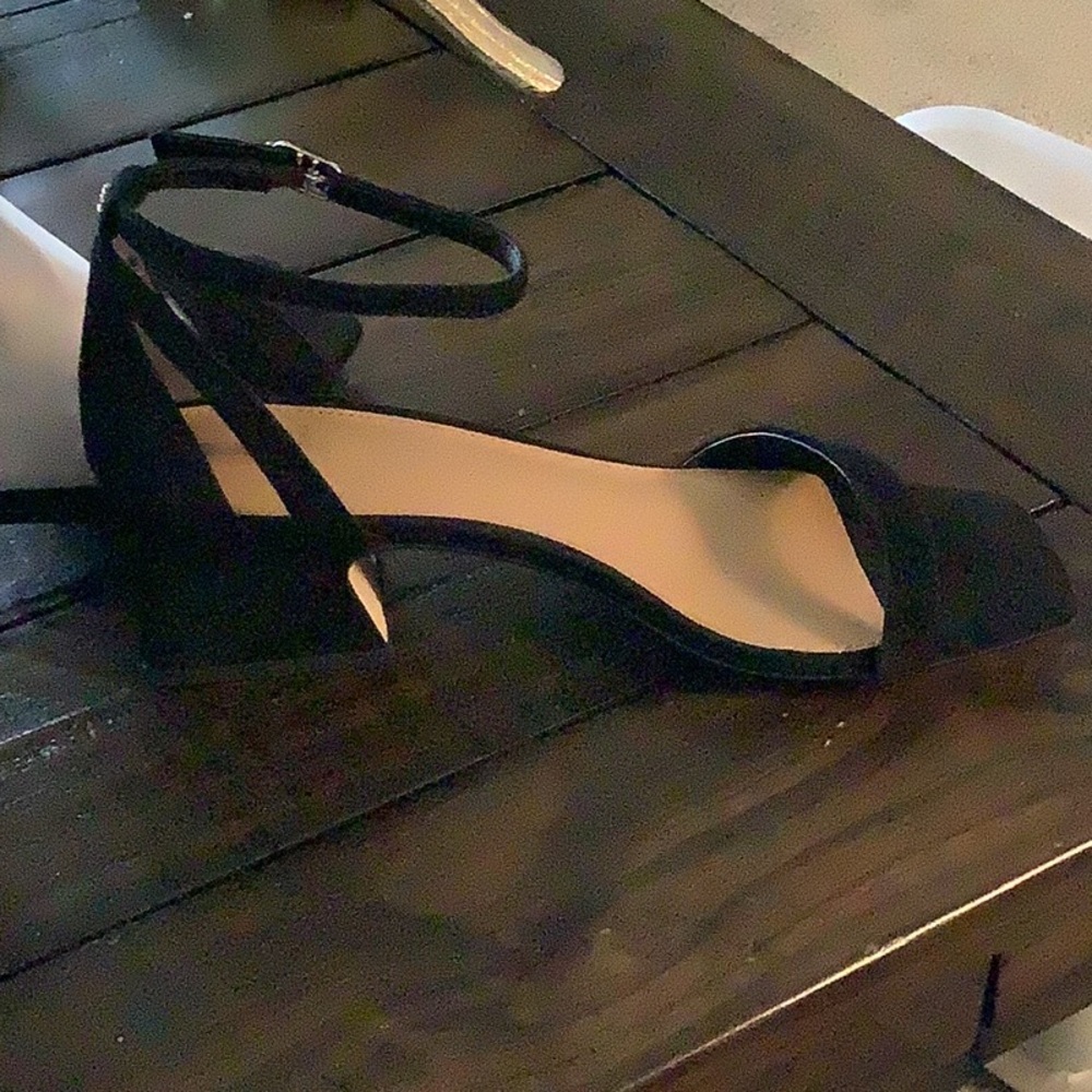 Elegant Black and White Women's Heels - Picture 3 of 3